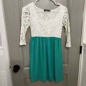 Dottie couture boutique size small green and white lace dress